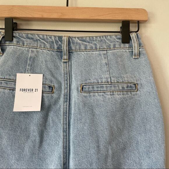 Forever 21 Pleated Light Wash Straight Leg Jeans - Picture 5 of 9